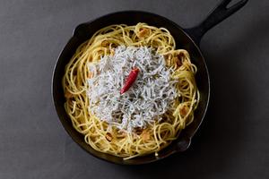 たっぷり釜揚げしらすのペペロンチーノ Whitebait Peperoncino