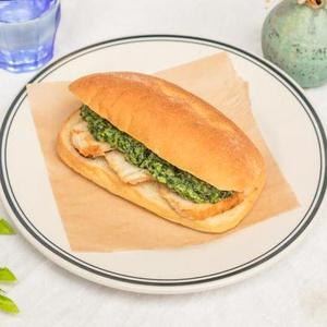 チキンブレストとグリーンクリームソースwithコールスローChickenBreast＆GreenCreamSaucewithColeslaw