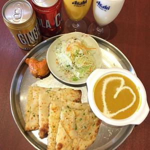 Cheese garlic  Nan  set with salad,chiken tikka   and soft drinks