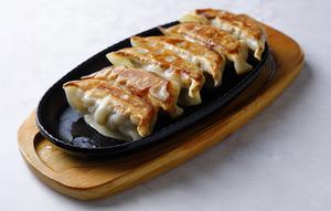572.焼き餃子( 6個) | Fried Gyoza (6 pieces)