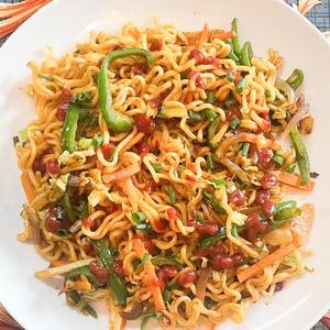 野菜たっぷりネパールの焼きそば/Vegetable Chow Mein