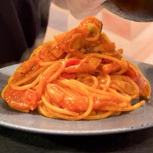 鎌倉ベーコンと彩野菜のナポリタン