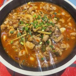 滋味兔(ウサギ肉の唐辛子煮込み)