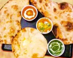 トリプルカレー＆三種のナン (triple curry and three types nan)