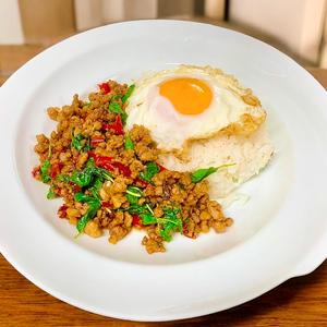 ガパオライス(鶏肉) Stir Fried chicken Holy Basil