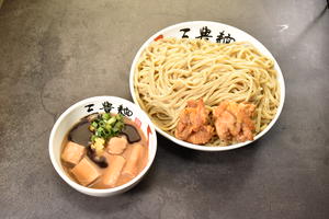 黒 唐揚濃厚魚介つけ麺