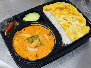 トムヤムクン濃いスープ(海老)+ご飯+タイ風卵焼き ++