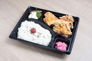 金のもも肉3個弁当