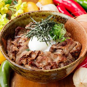 人気No.3♪ボリューム満点150gのせ！【温玉のせ】厳選とろ旨カルビ丼