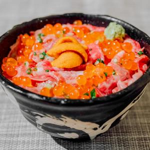 11.炙り牛とろ雲丹いくら丼