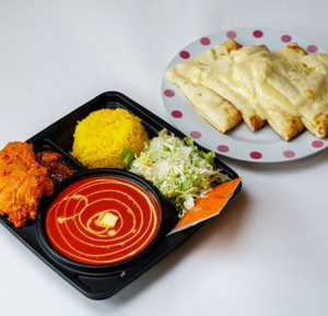 バターチキンカレーとチーズナンセット