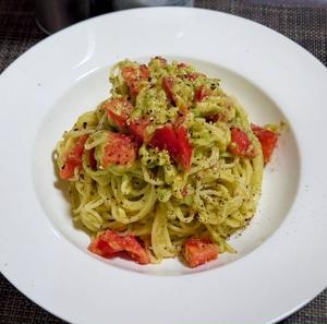 アボカドとトマトの冷製パスタ