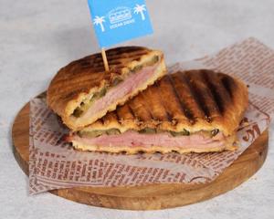 カルネサンド(ローストビーフ) CUBAN SANDWICH carne