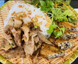 ブンネム(Bn nem tht nng)揚げ春巻きと豚肉焼きビーフン