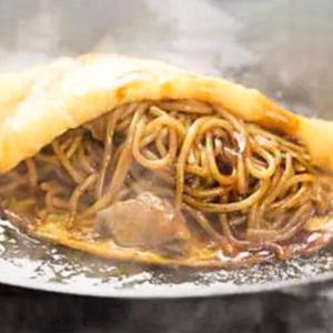 【ふんわり玉子で包んだ】オムそば