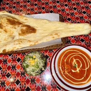 (1)バターチキンカレー+プレーンナン+サラダ(Butter chicken curry+plain naan)