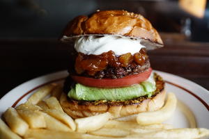 マンゴー＆パイナップルバーガー Mango＆Pineapple Burger