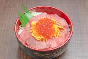 丼丸 マグロいくら丼