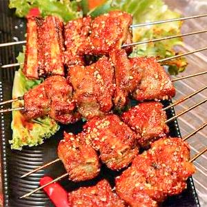 マーラー豚カルビ串(麻辣猪排)(2本) Hot ＆ Sour Pork Spare Rib Skewers