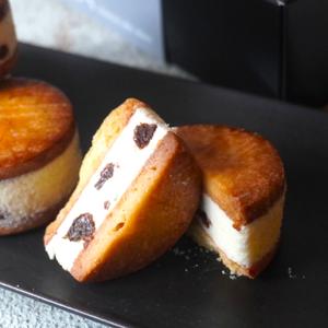 ラムレーズンチーズバターサンド(1個)(冷凍)