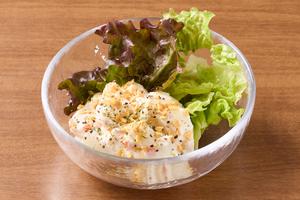 お肉に良く合う「ちょい盛りガーリックポテトサラダ」 Garlic Potato Salad