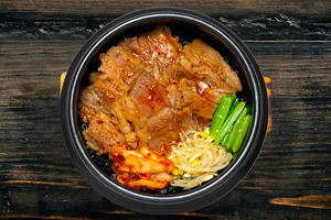 【自家製旨ダレ使用】熟成牛カルビ丼 Aged Beef Rib Bowl