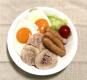 Wフライエッグ・ウインナー/炙りチキン【タレ】