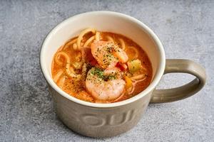 エビとトマトの濃厚スープパスタ