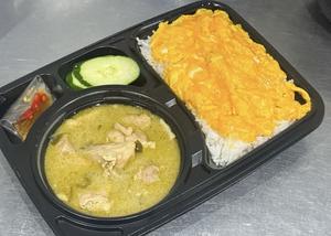 グリーンカレー+ご飯+スクランプエッグ ++