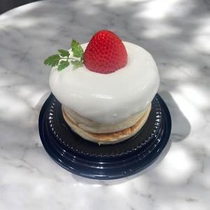 いちごのホールケーキ