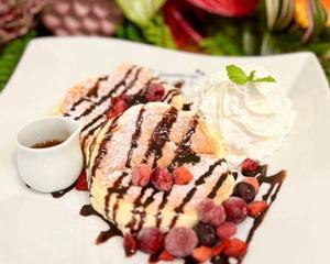 スフレパンケーキ チョコ＆ベリー (Souffl Pancake Chocolate ＆ Berry) 