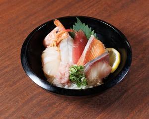 定番！寿司屋の新鮮海鮮丼