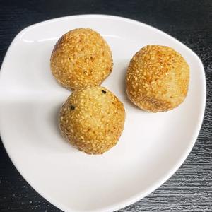 67.揚げごま団子(3個)(炸麻)