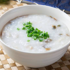 塩漬げ豚肉とピ-タン入りのお粥、皮蛋肉粥Salted pork with century egg in congee