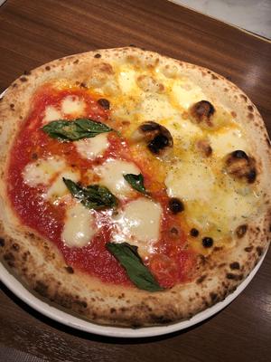 俺のイタリアン ハーフ&ハーフ(マルゲリータ&クワトロフォルマッジ)Half Marugherita & Half Quattro Formmaggi