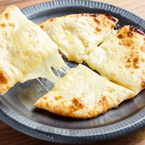 チーズナン Cheese Naan