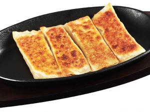 鉄板餃子4個入り