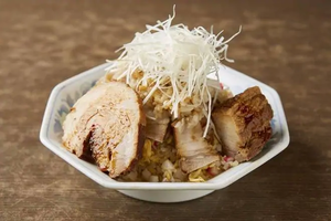味一「肉盛り」背脂炒飯 Ajiichi Lard Fried Rice + Extra Meat