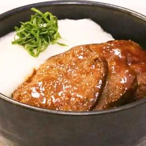 牛タンテキ重(とろろのせ)
