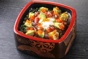 柿家すし アボカドまぐろユッケ重