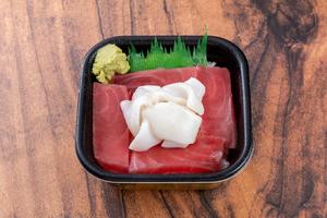 丼丸 まぐろイカ丼