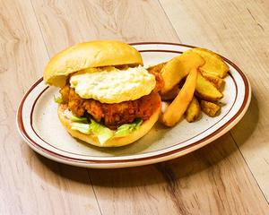 CHICK-TOK バーガー (ポテト付き) Chick-Tok Burger (With French Fries)