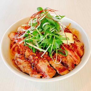特製赤ワインソースのステーキ丼