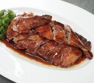 香港飲茶 1. 香ばしジューシー！釜焼きBBQダック