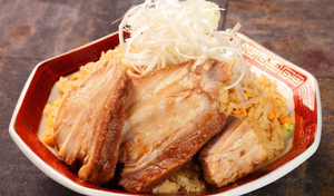 厳選豚角煮炒飯大盛(ご飯360g+とろとろ豚100g)
