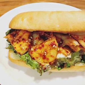 ヤンニョム風チキンとチーズwithコールスローサラダ