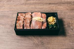 極みのタンと焼肉弁当