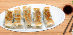 鉄板焼き餃子三人前(15個入り)