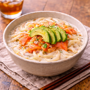 サーモンとアボカドのまろやかクリームうどん(冷)