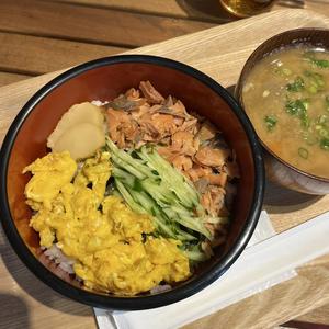 新潟県産塩引き鮭の焼き鮭丼
